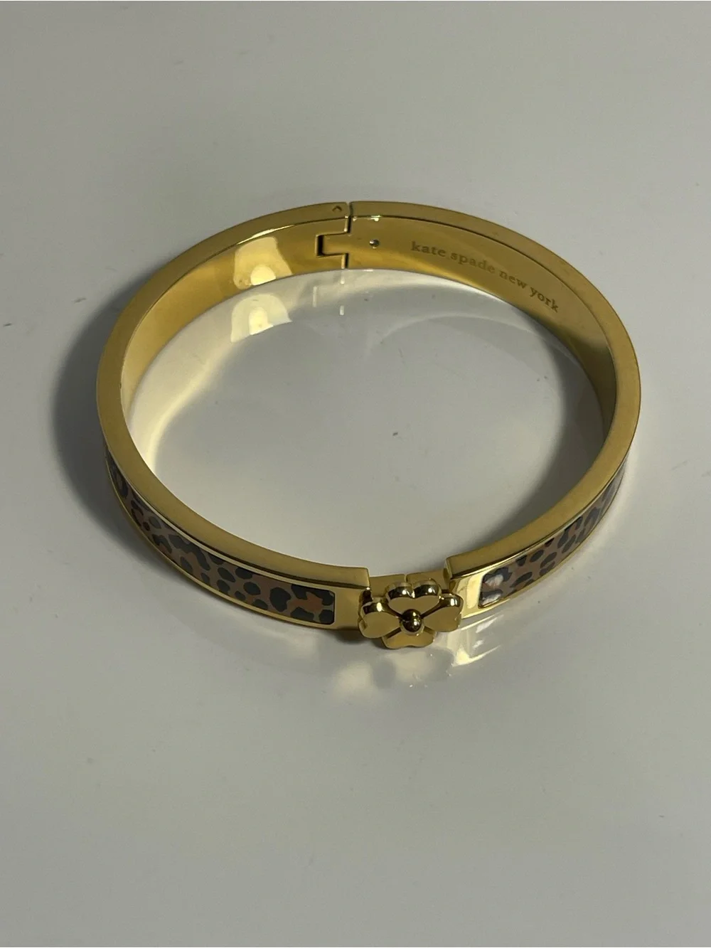 kate spade New York Heritage Spade Flower Hinged Leopard/Gold Bangle - NWOT ** - Picture 3 of 3